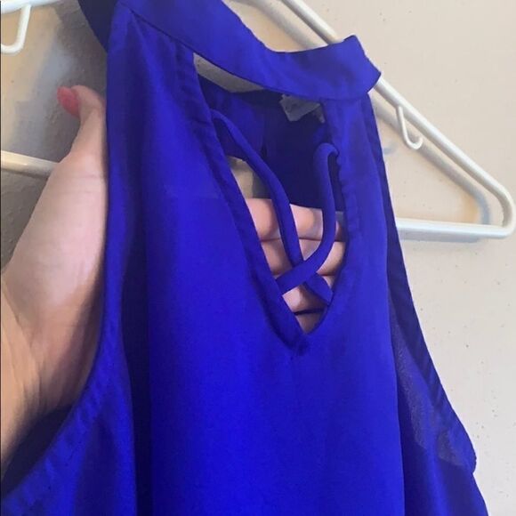 Small Indulge royal blue sleeveless date night top. (J1) - Picture 4 of 8